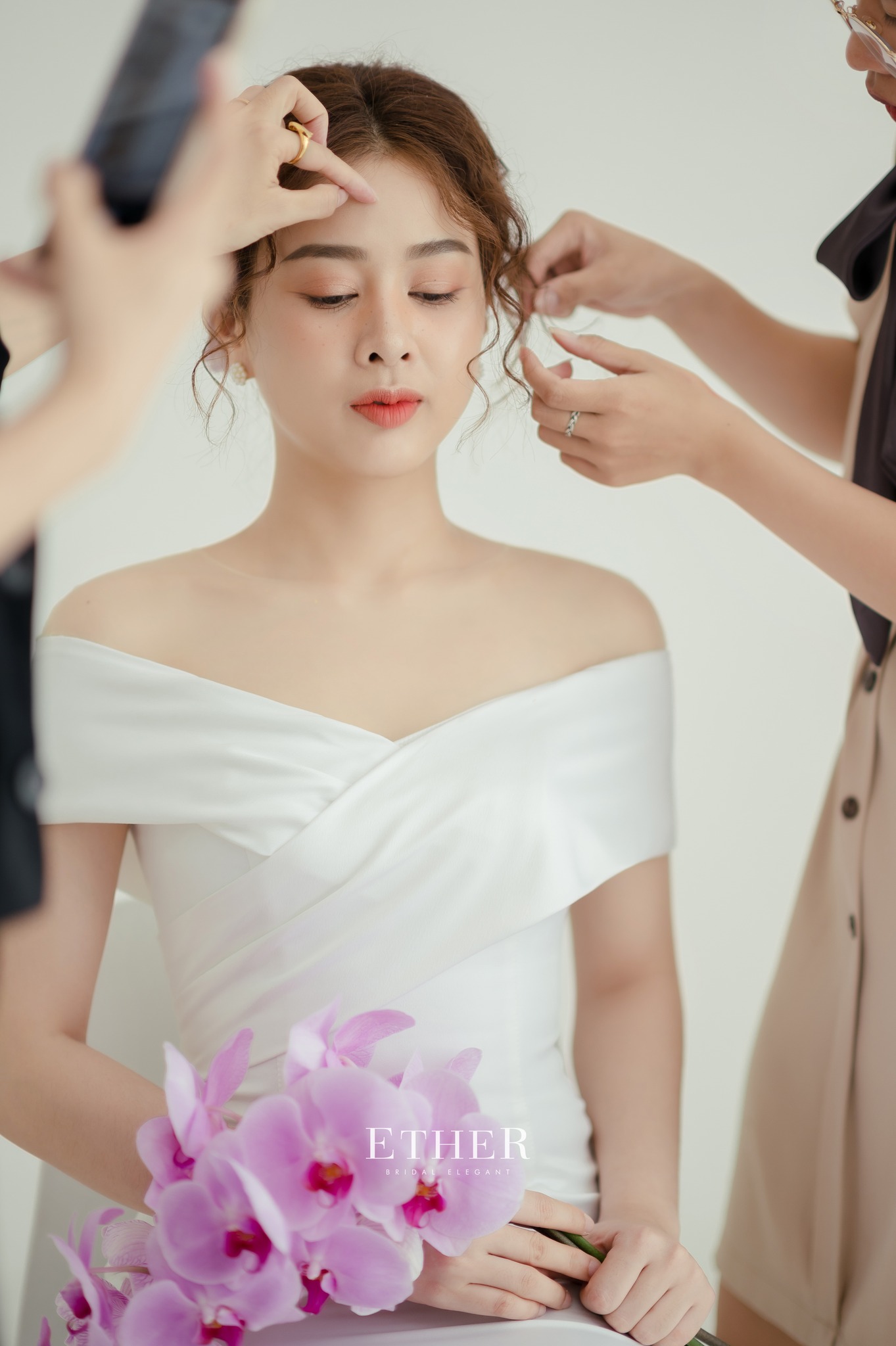 Ether Bridal sử dụng các sản phẩm chất lượng cao và công nghệ làm tóc hiện đại